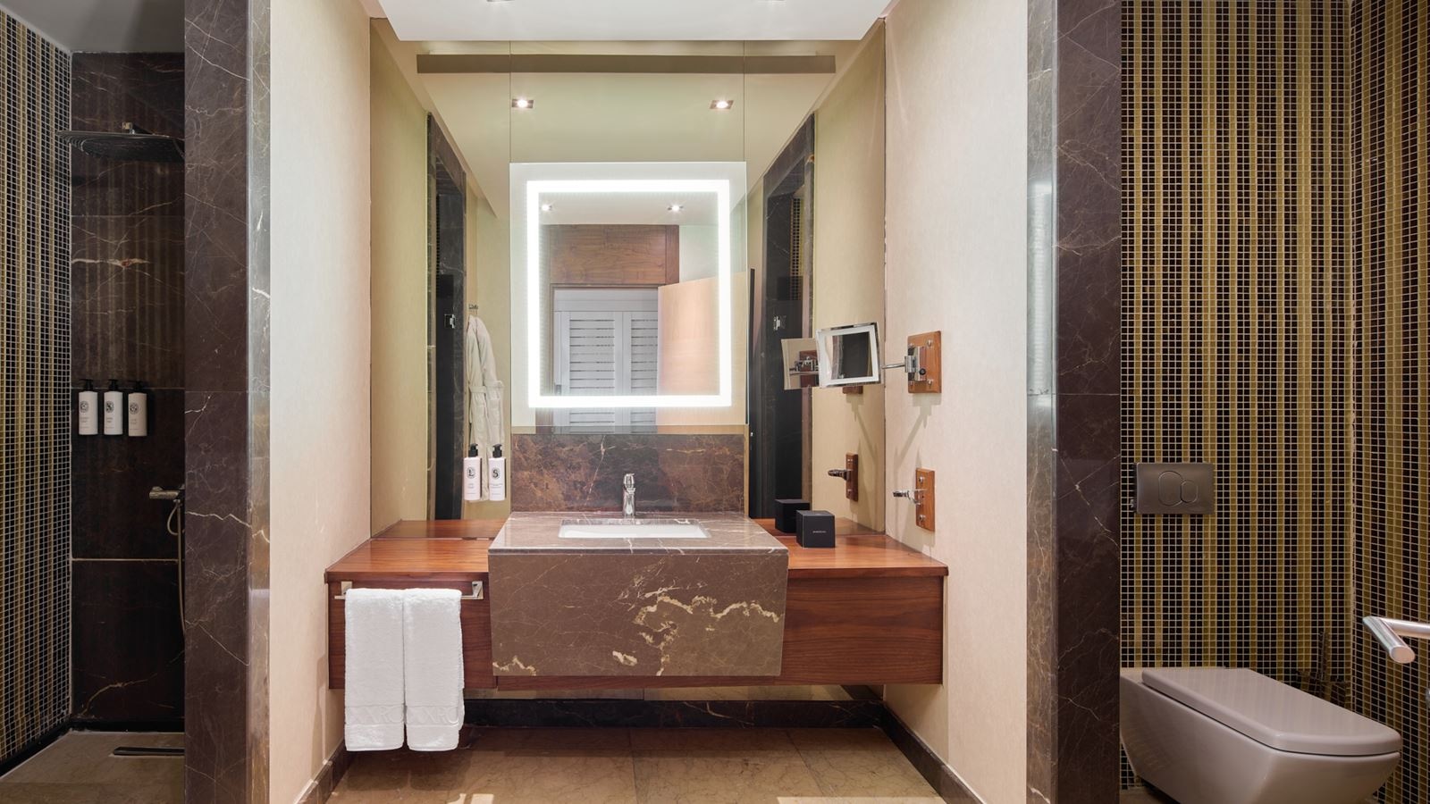 rooms-family-suite-roof-land