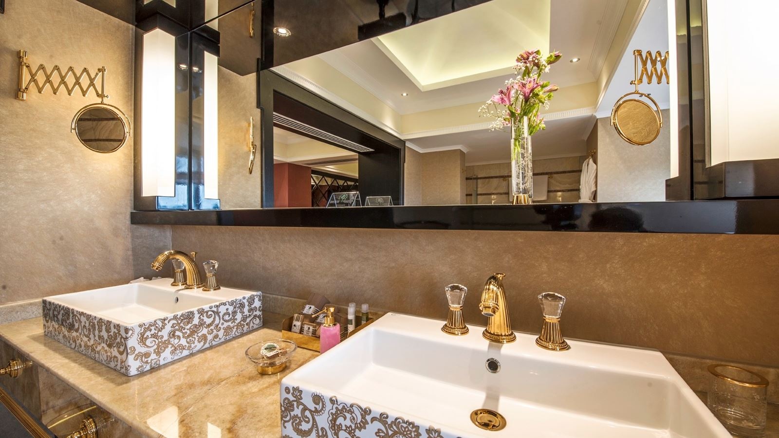 rooms-presidential-suite-sea-view-suis1