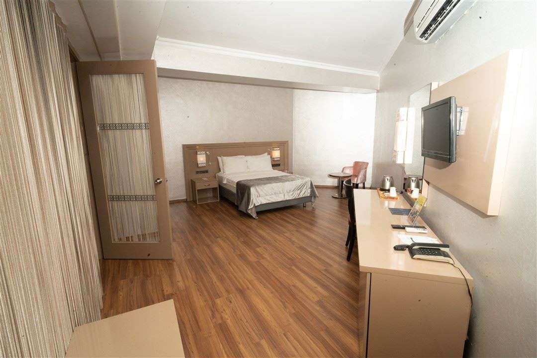 rooms-family-room-landsea-view