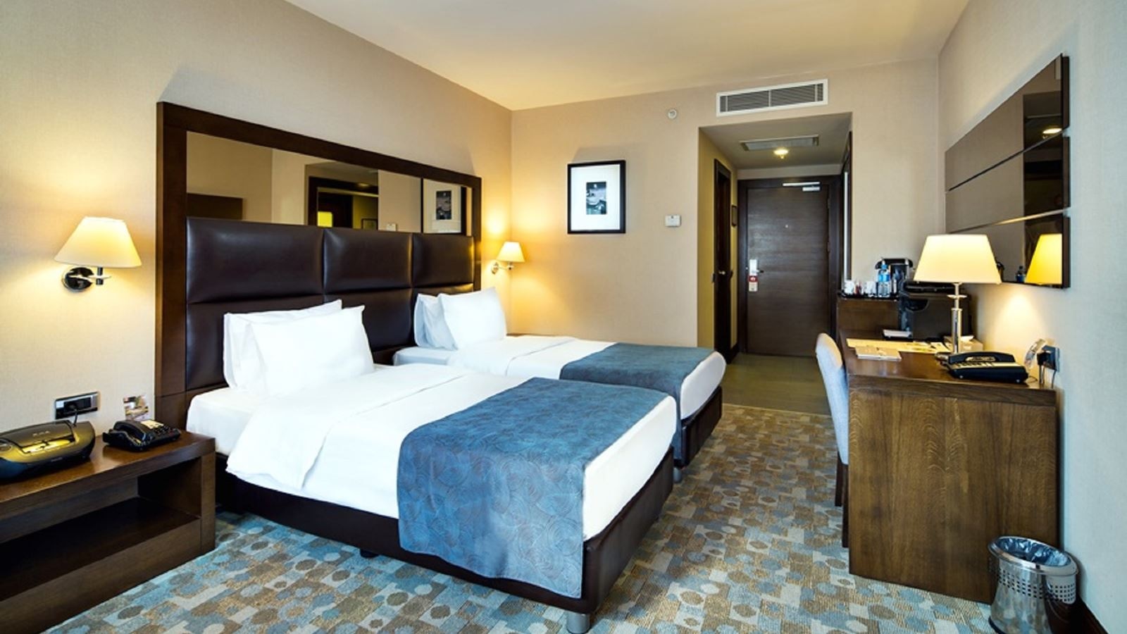 rooms-room-luxury-city-view