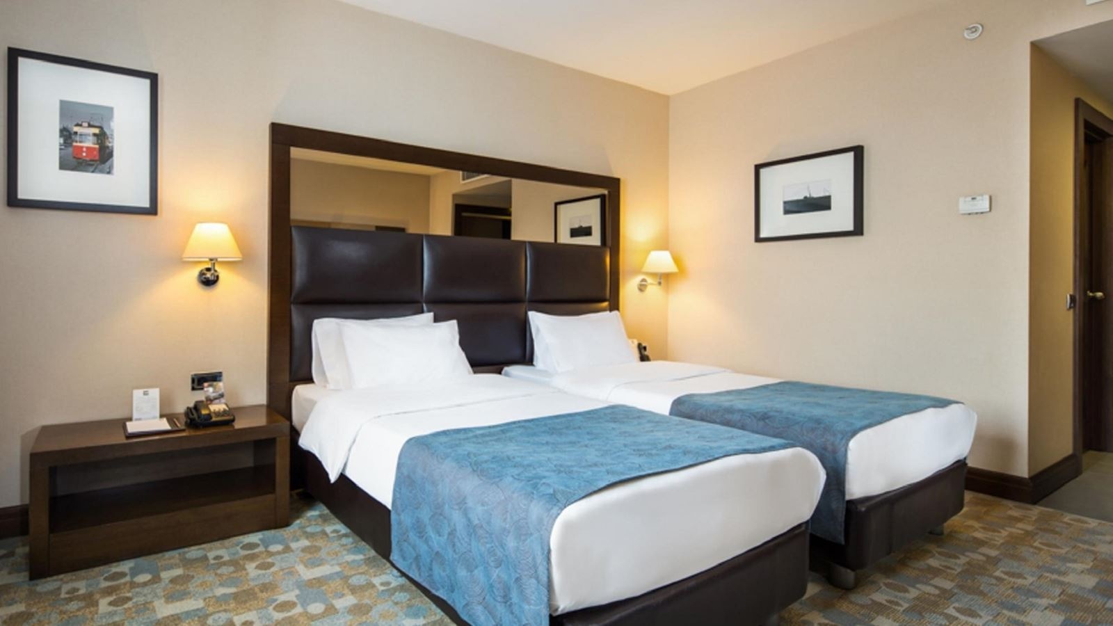 rooms-room-luxury-city-view