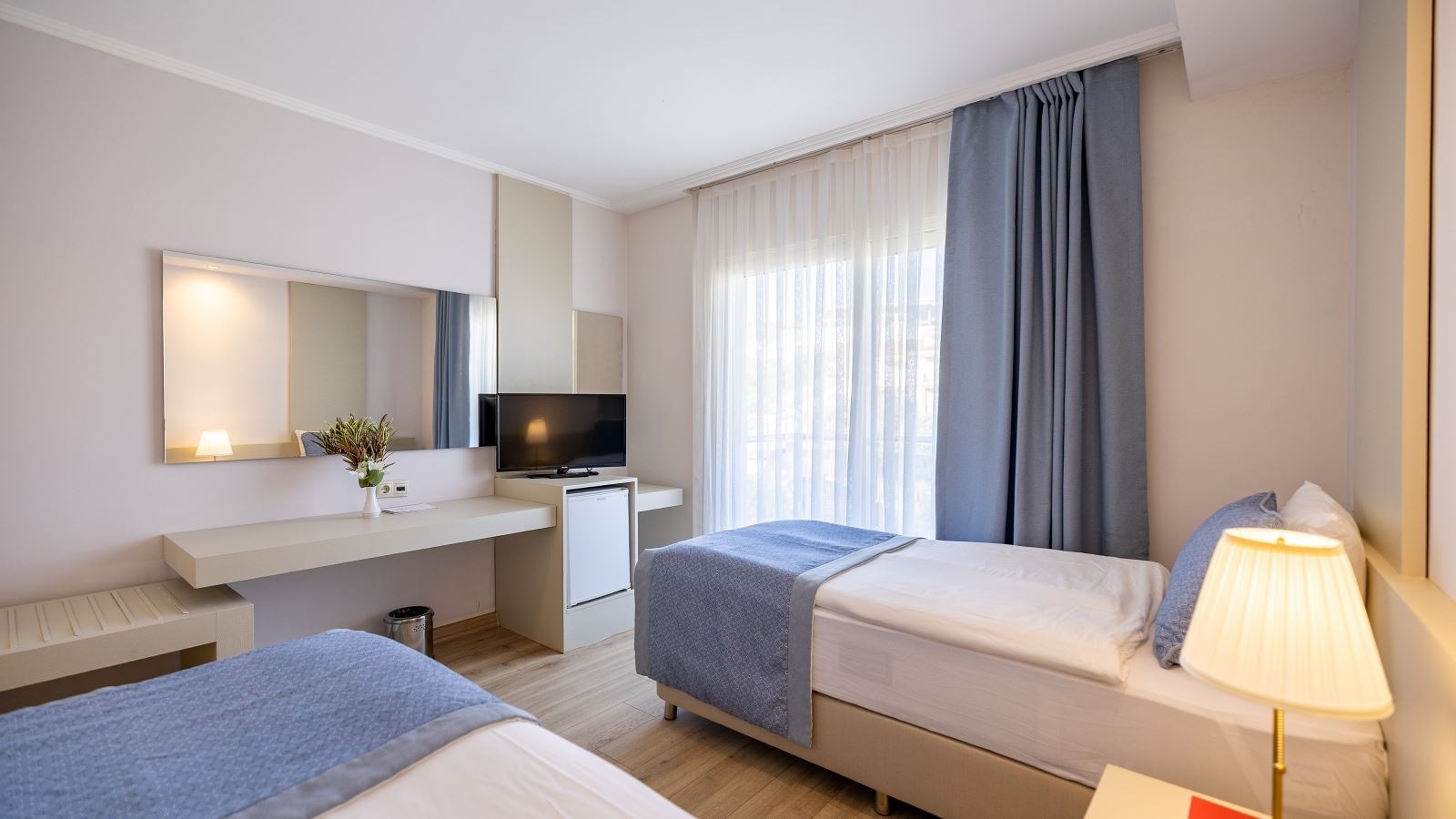 rooms-superior-room-landview-with-balcony