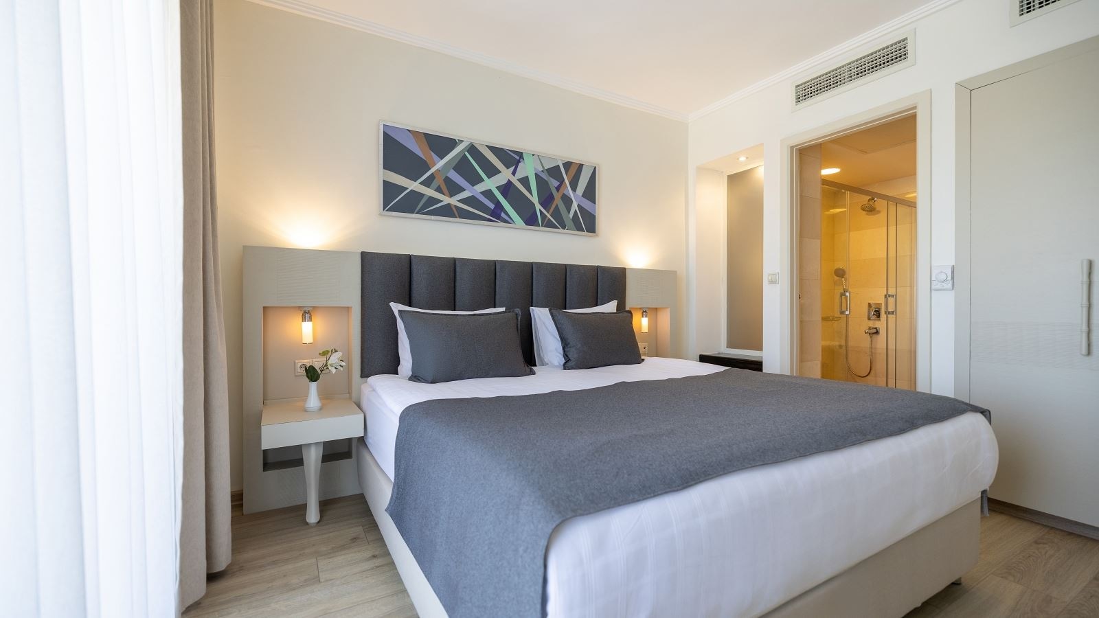 rooms-junior-suite-room