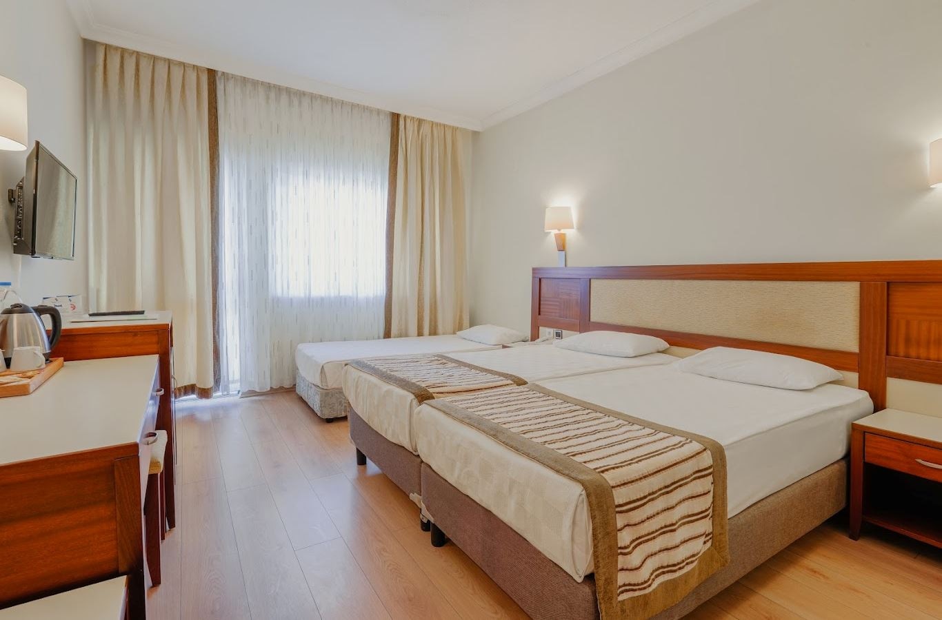 rooms-standard-room-sea-view-with-balcony