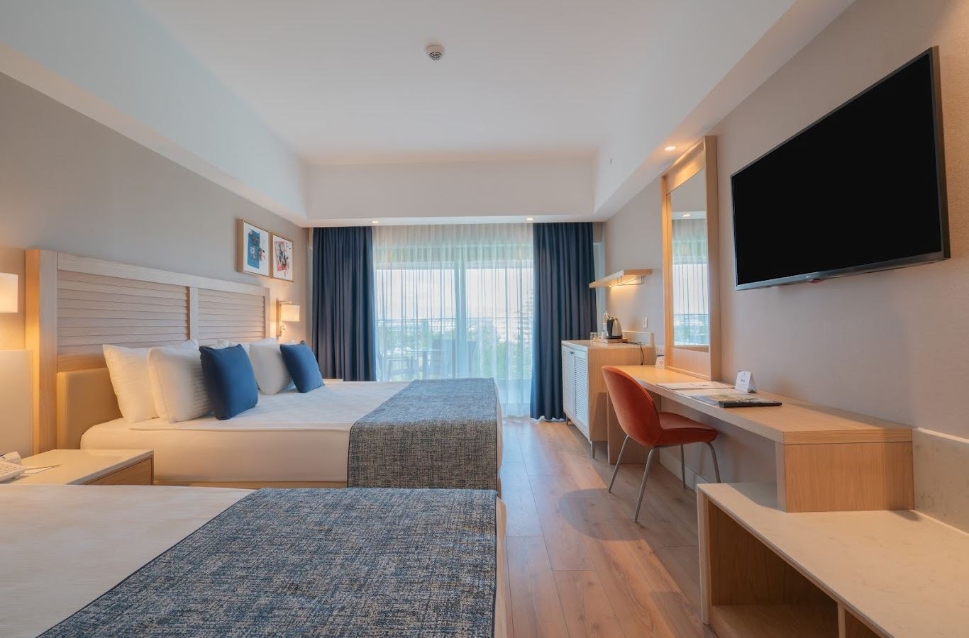 rooms-triple-land-room