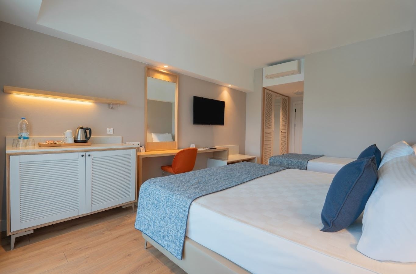 rooms-triple-land-room