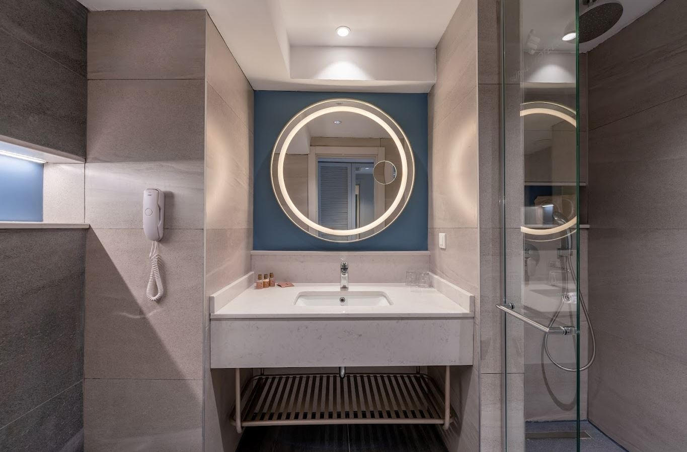 rooms-triple-land-room