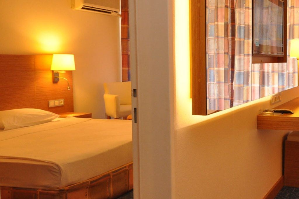 rooms-family-connecting-room