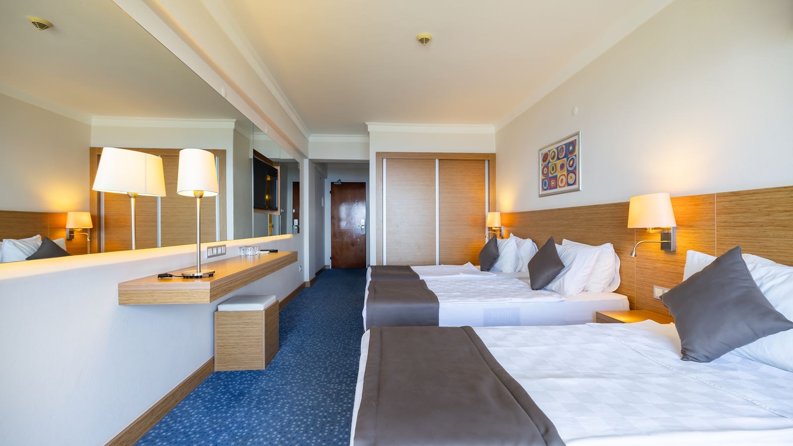 rooms-best-price-room-land-view