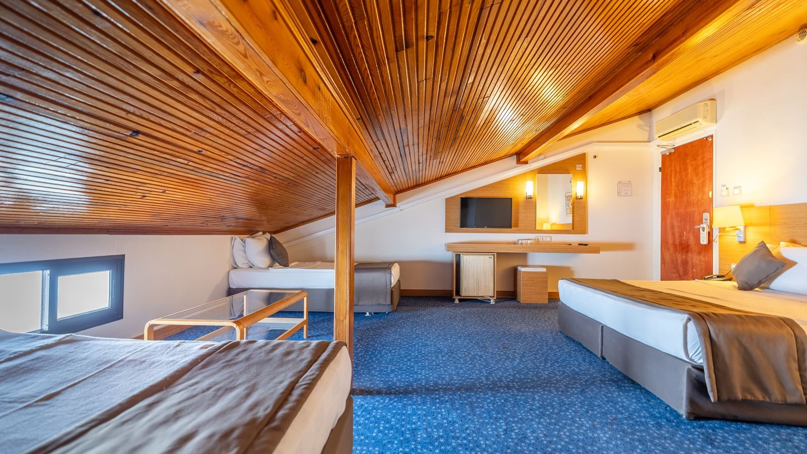 rooms-best-price-room-land-view