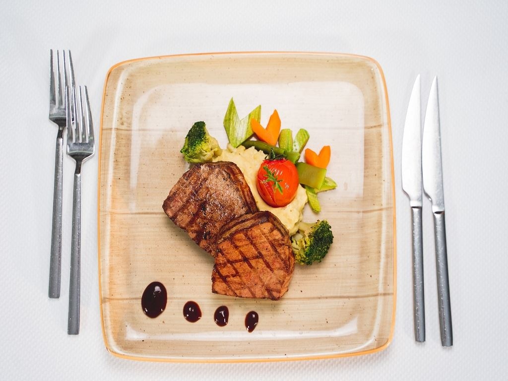 restaurants-restaurant