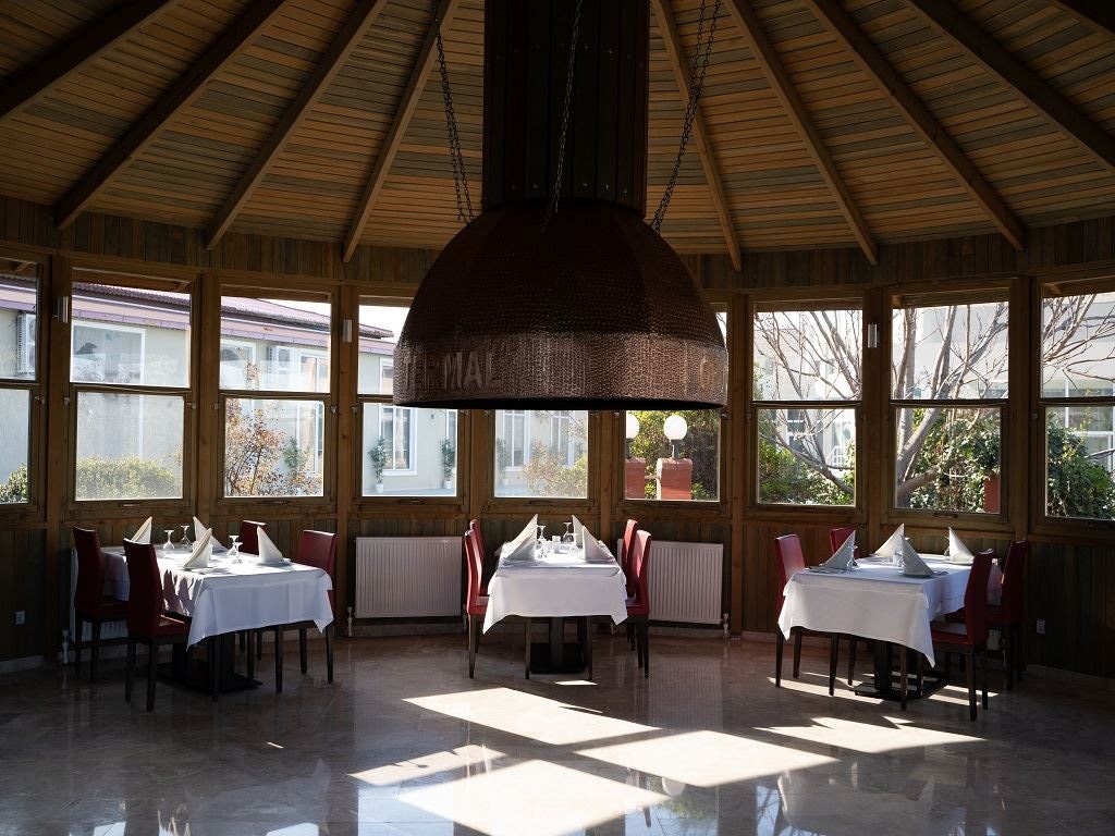 restaurants-restaurant