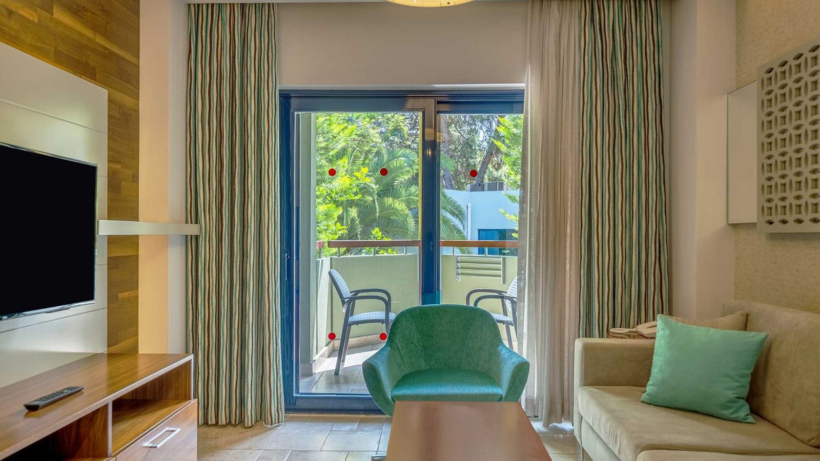 rooms-club-family-deluxe-suite-room