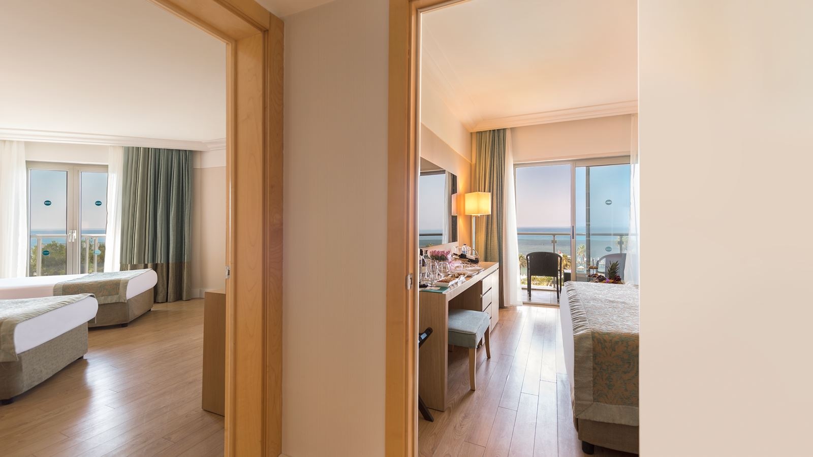 rooms-deluxe-family-room-sea-view
