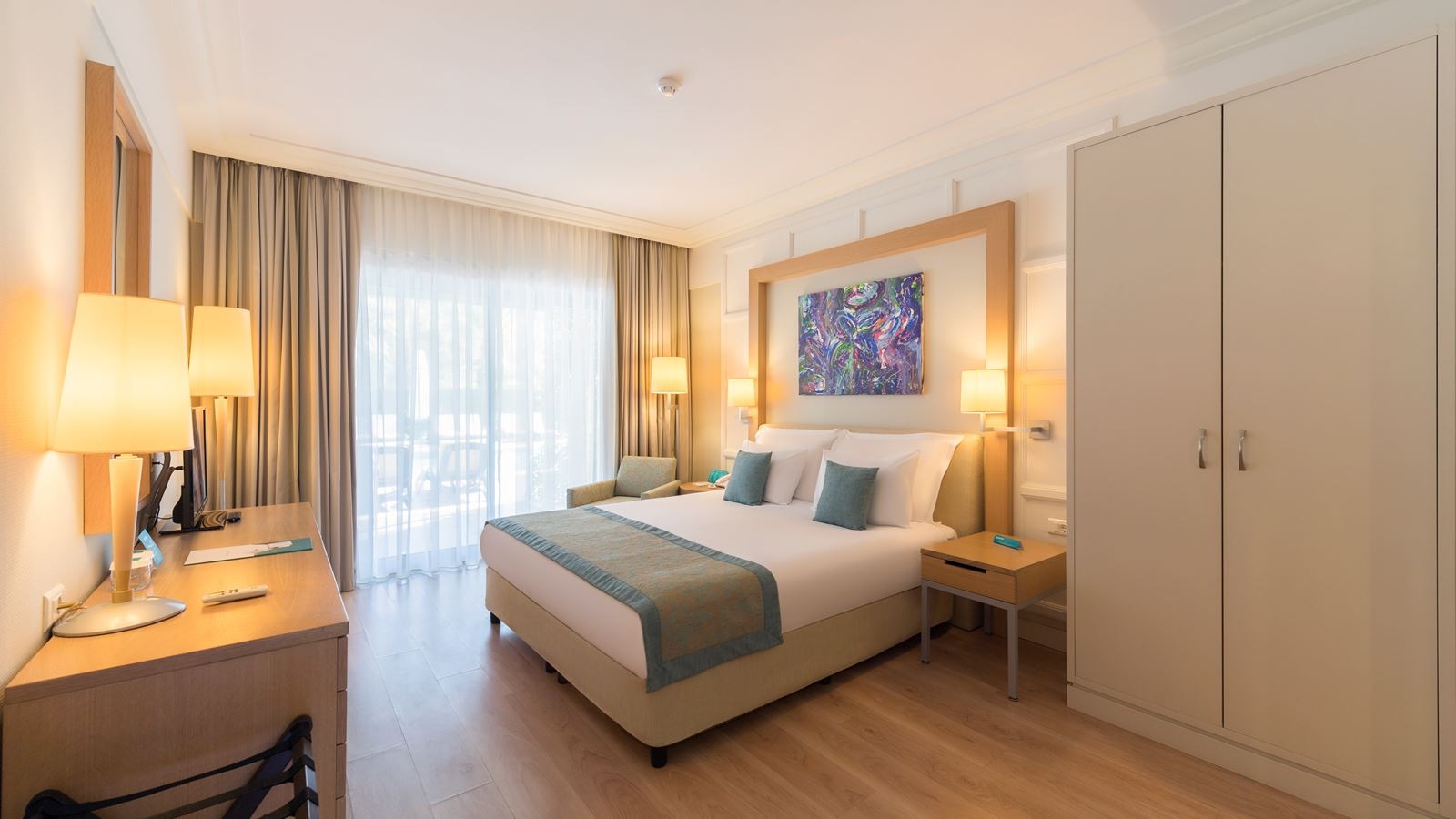 rooms-lake-house-swim-up-2-bedrooms-and-1-living-room-with-terrace