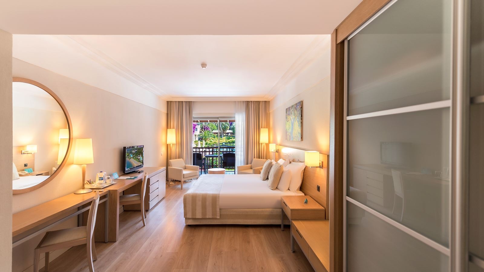 rooms-lake-house-pool-view-2-bedrooms-with-balcony