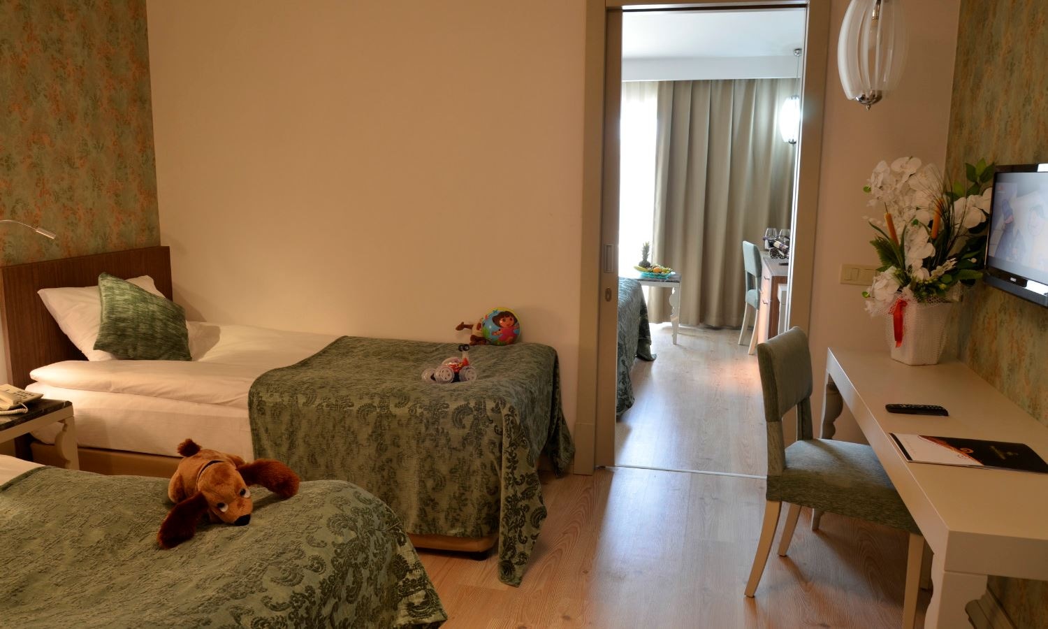 rooms-family-room
