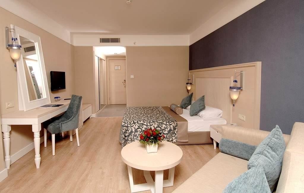 rooms-standard-room-land-view-with-balcony