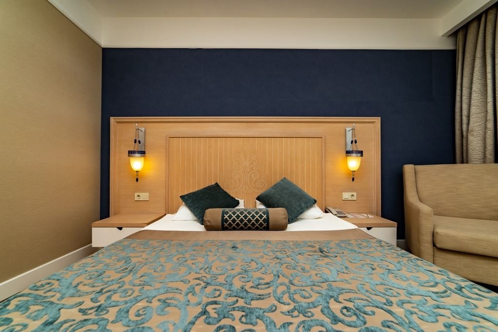 rooms-family-room-sea-view-2-bedrooms