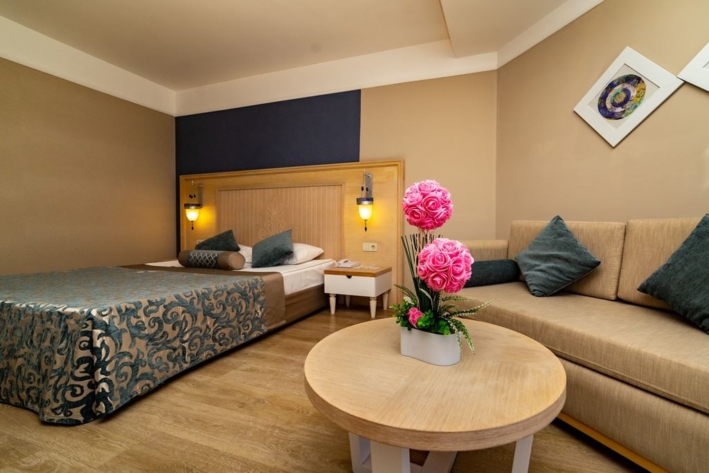 rooms-standard-room-side-sea-view-with-balcony