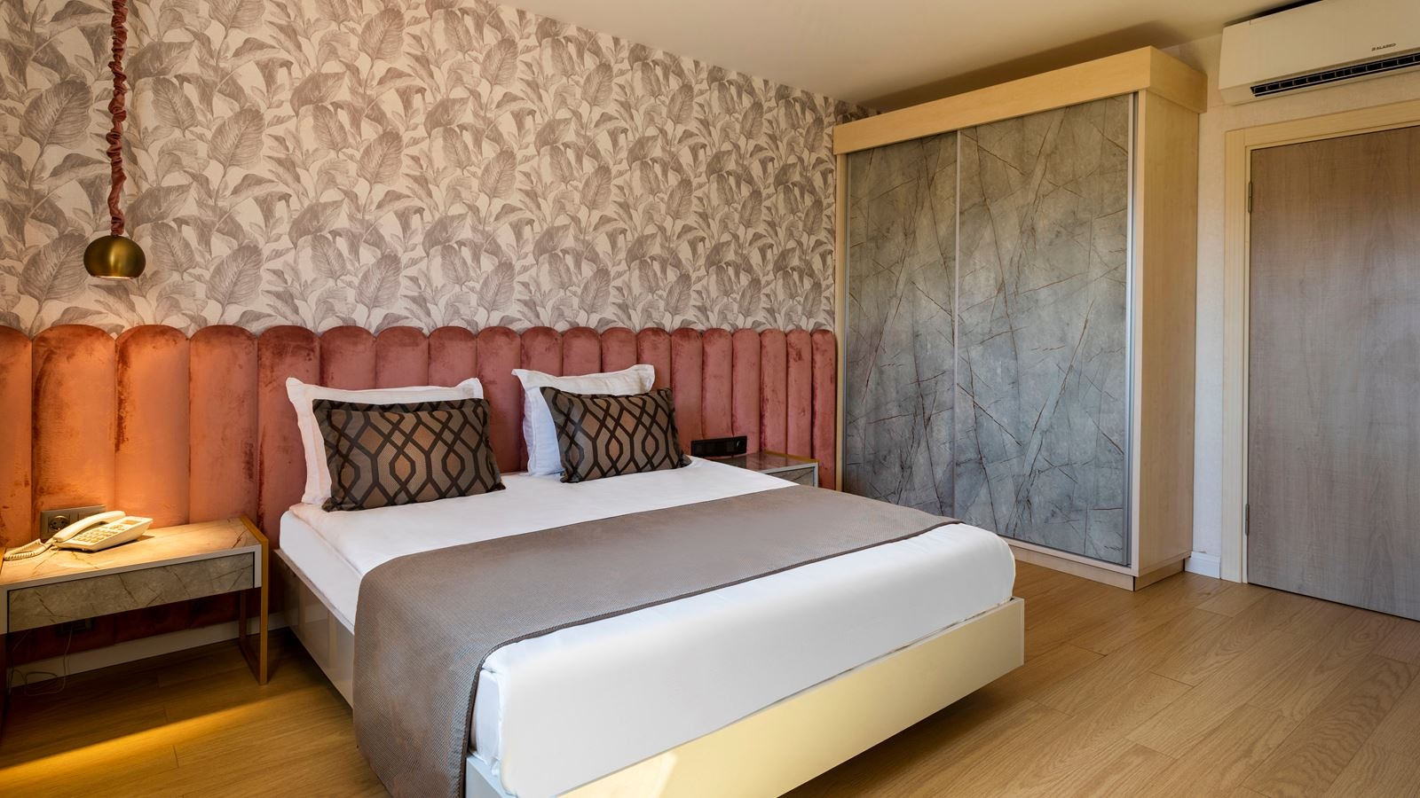 rooms-club-dublex-family-room