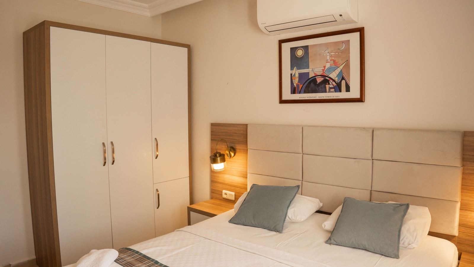 rooms-family-room