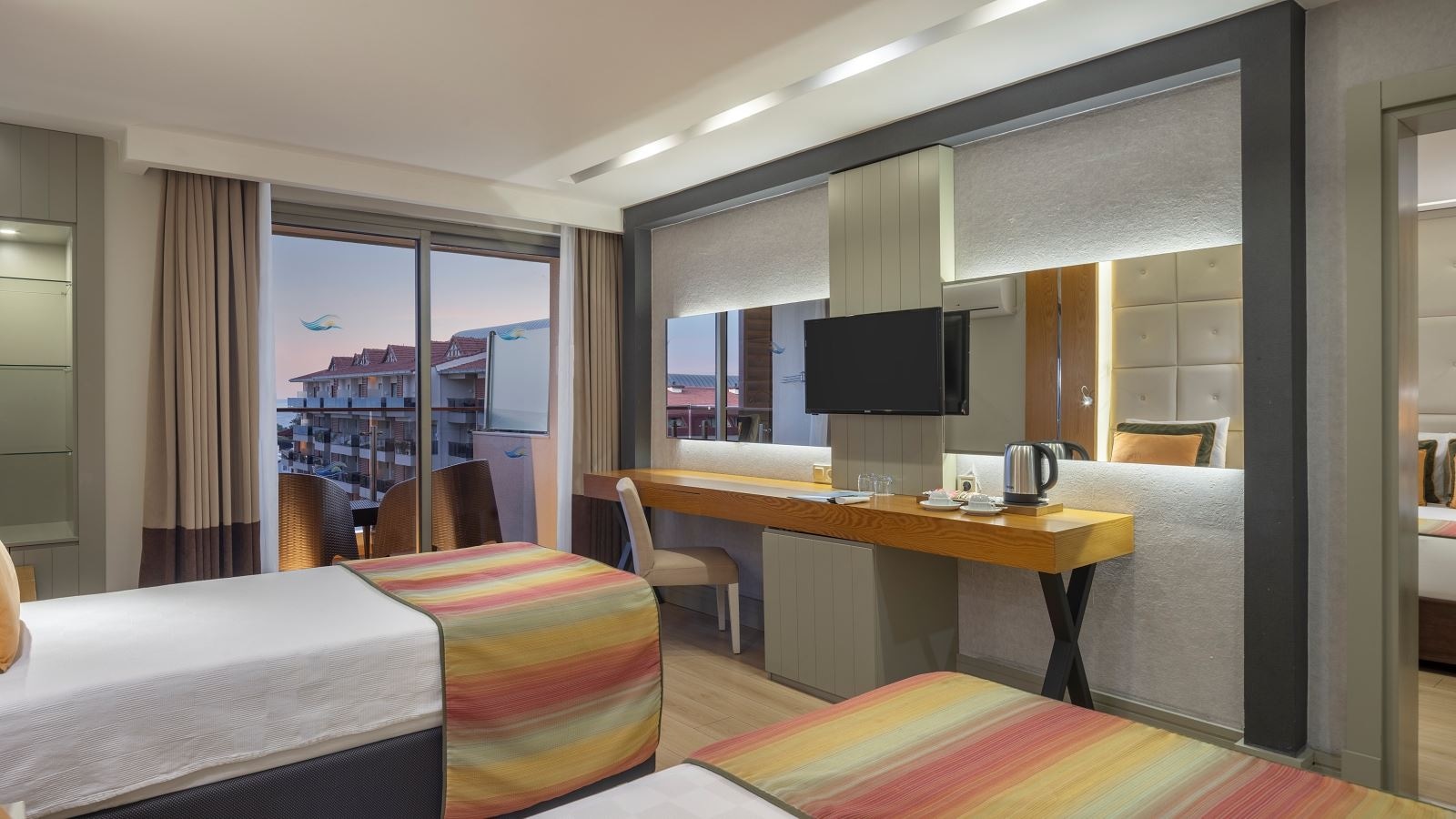 rooms-deluxe-deniz-manzarali-aile-odasi