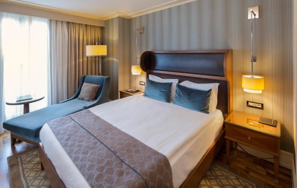 rooms-double-or-twin-superior-with-double-bed