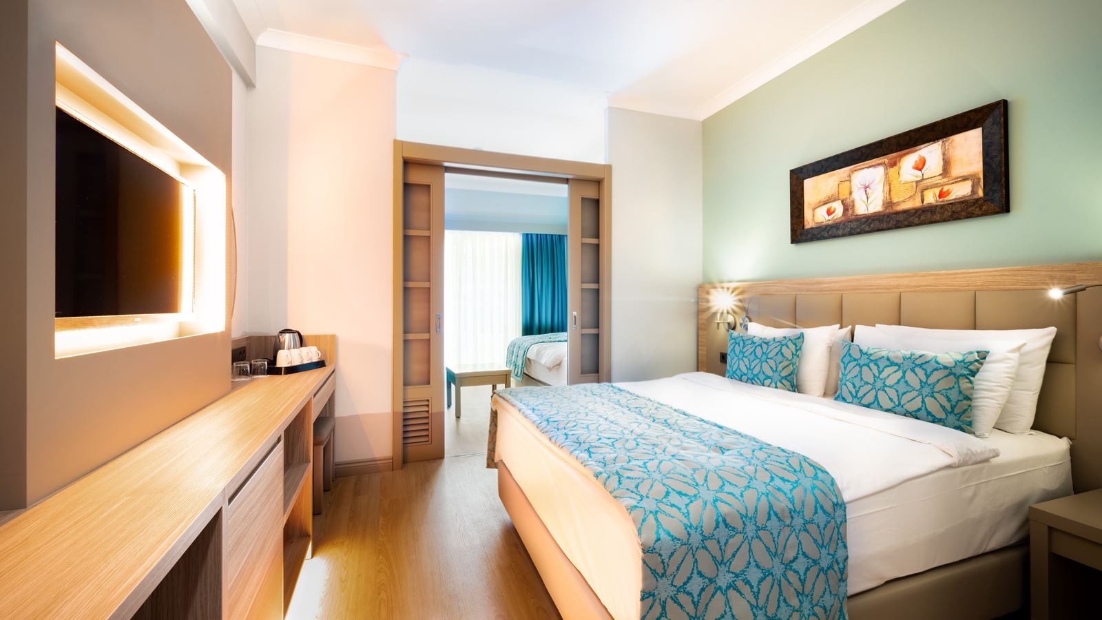 rooms-family-room-1-bedroom-with-balcony