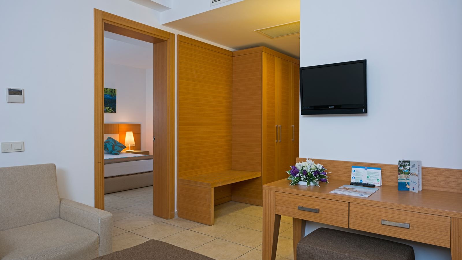 rooms-superior-family-room