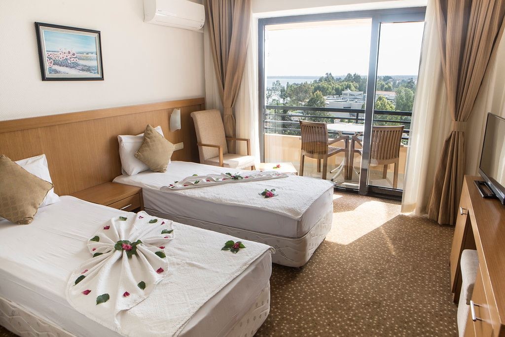 rooms-standard-room-landview-balcony