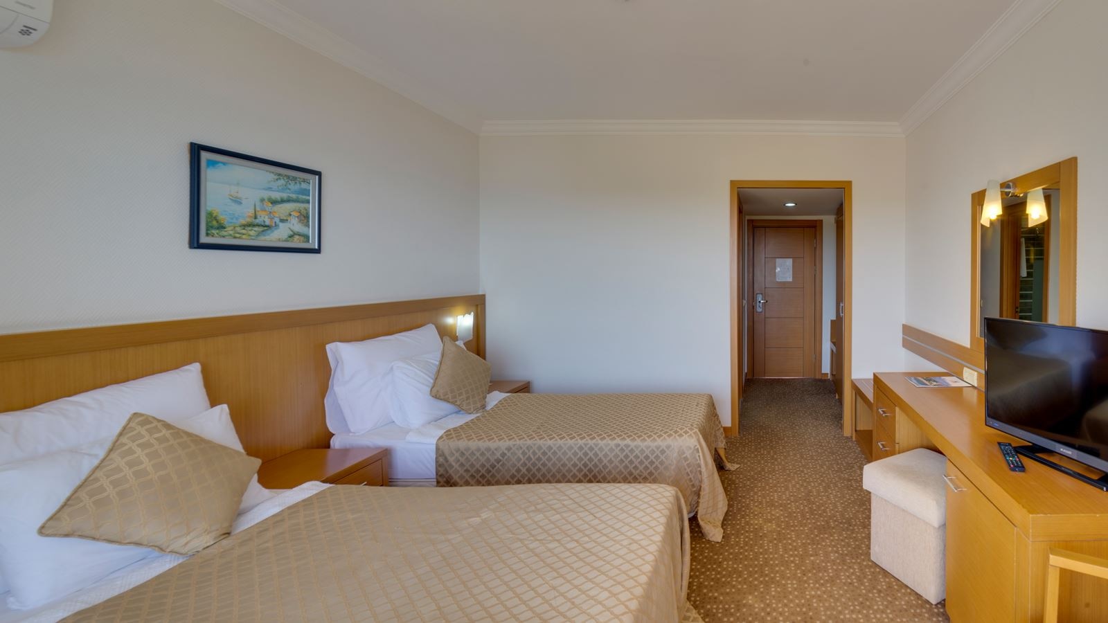 rooms-standard-room-landview-balcony