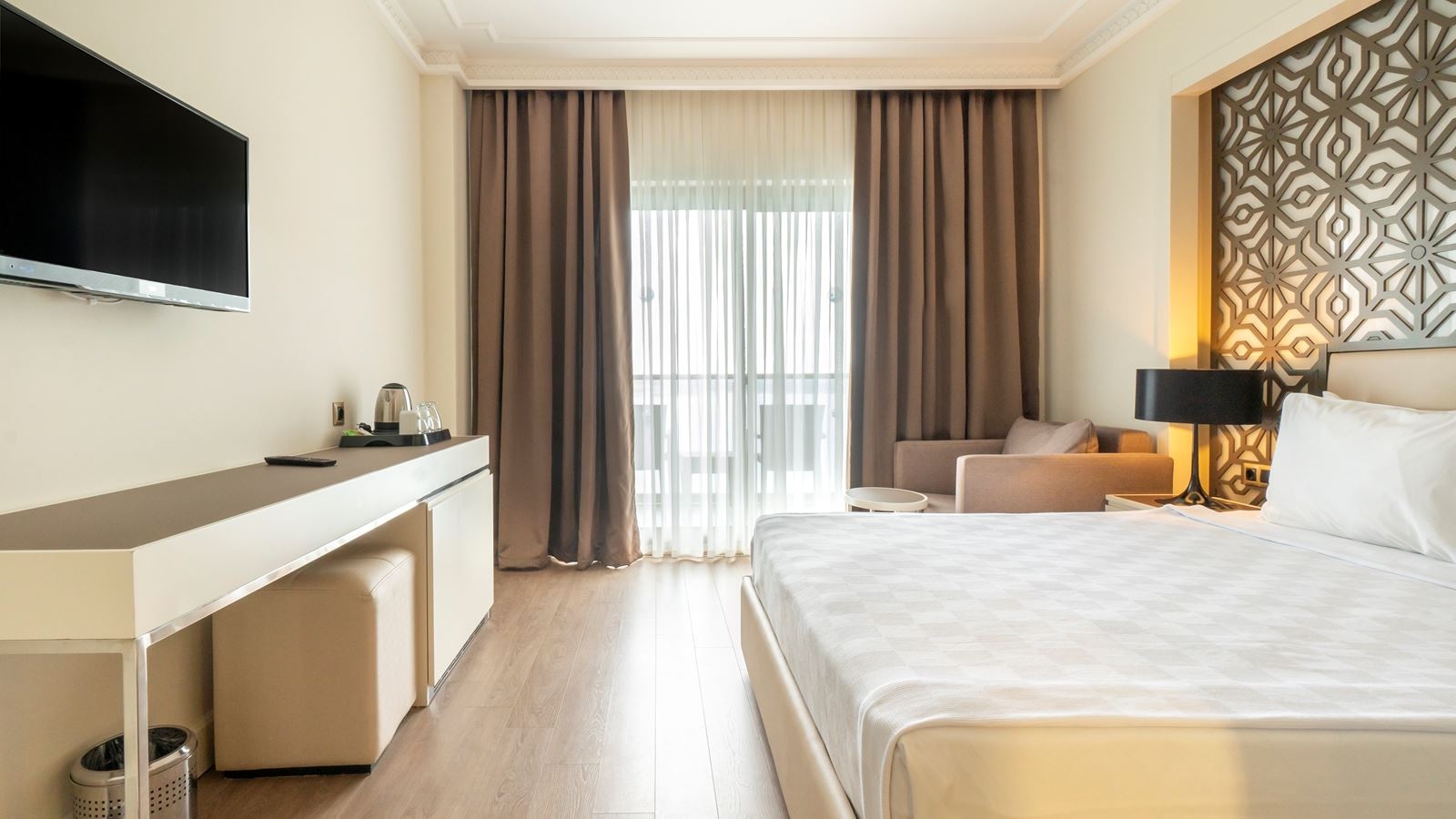 rooms-main-building-land-view