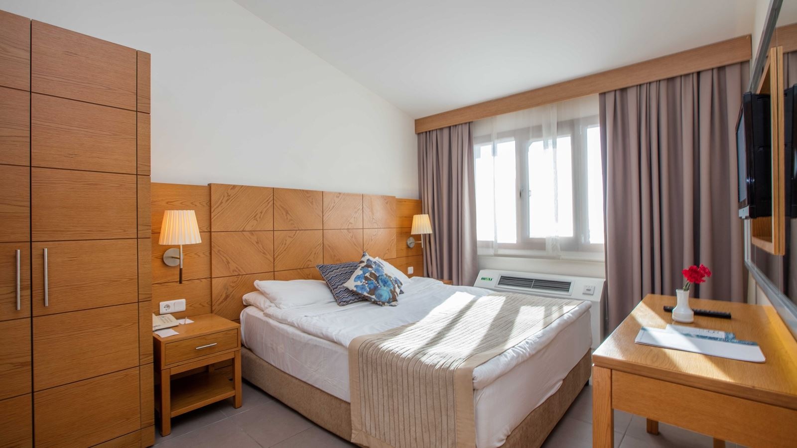 rooms-coral-room-2+2