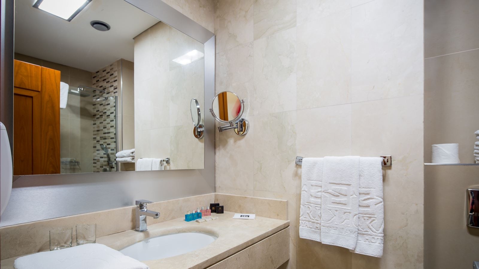 rooms-room-premium-city-view