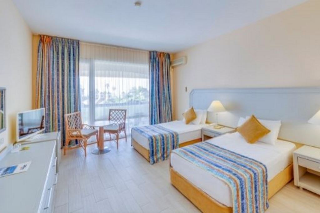 rooms-standard-room-landview-balcony-or-terrace