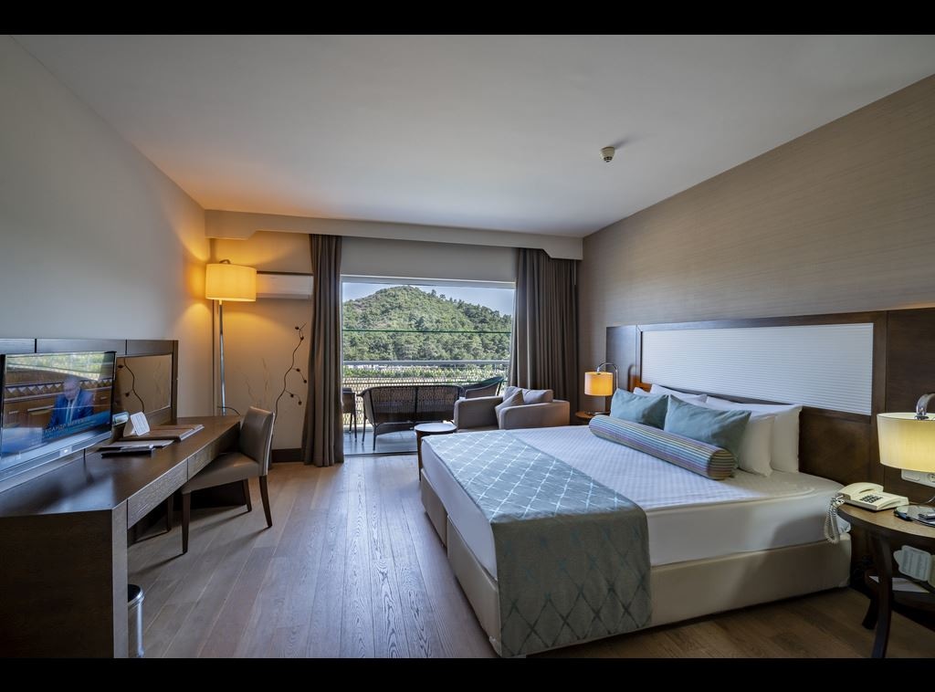 rooms-family-suit-sea-view-room