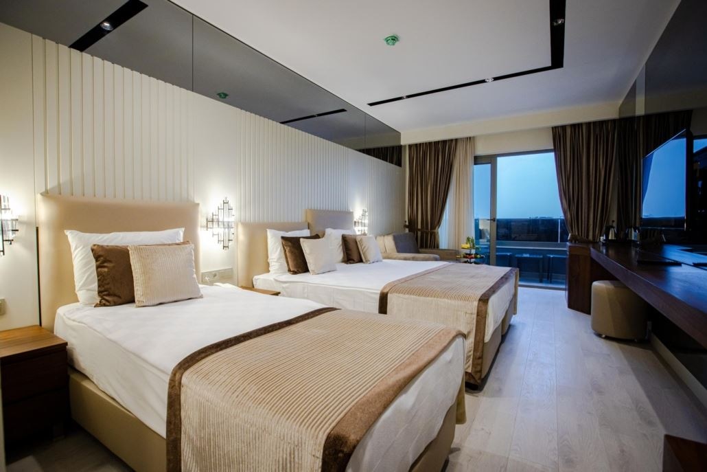 rooms-standard-room-swim-up