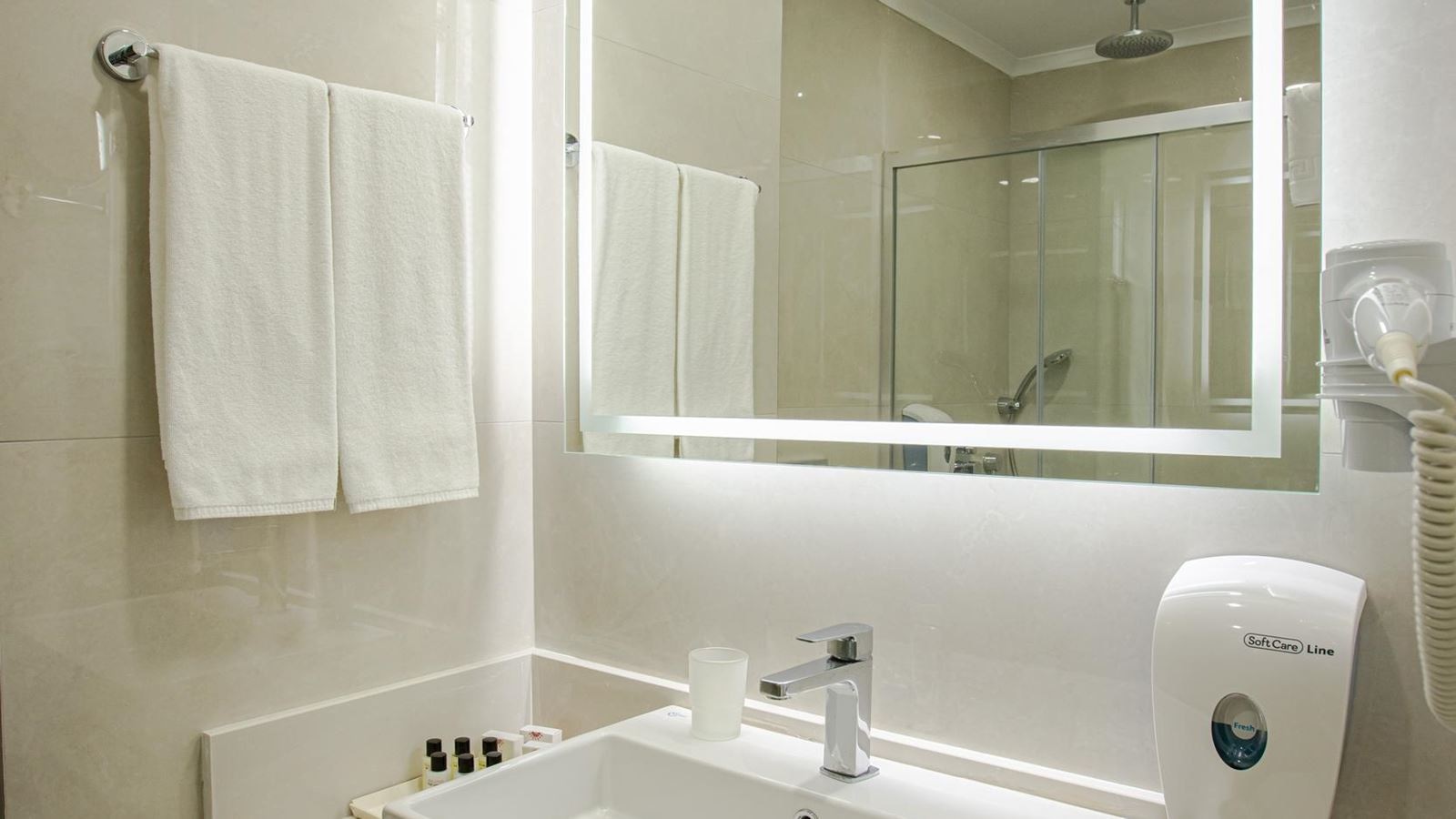 rooms-standard-room-swim-up