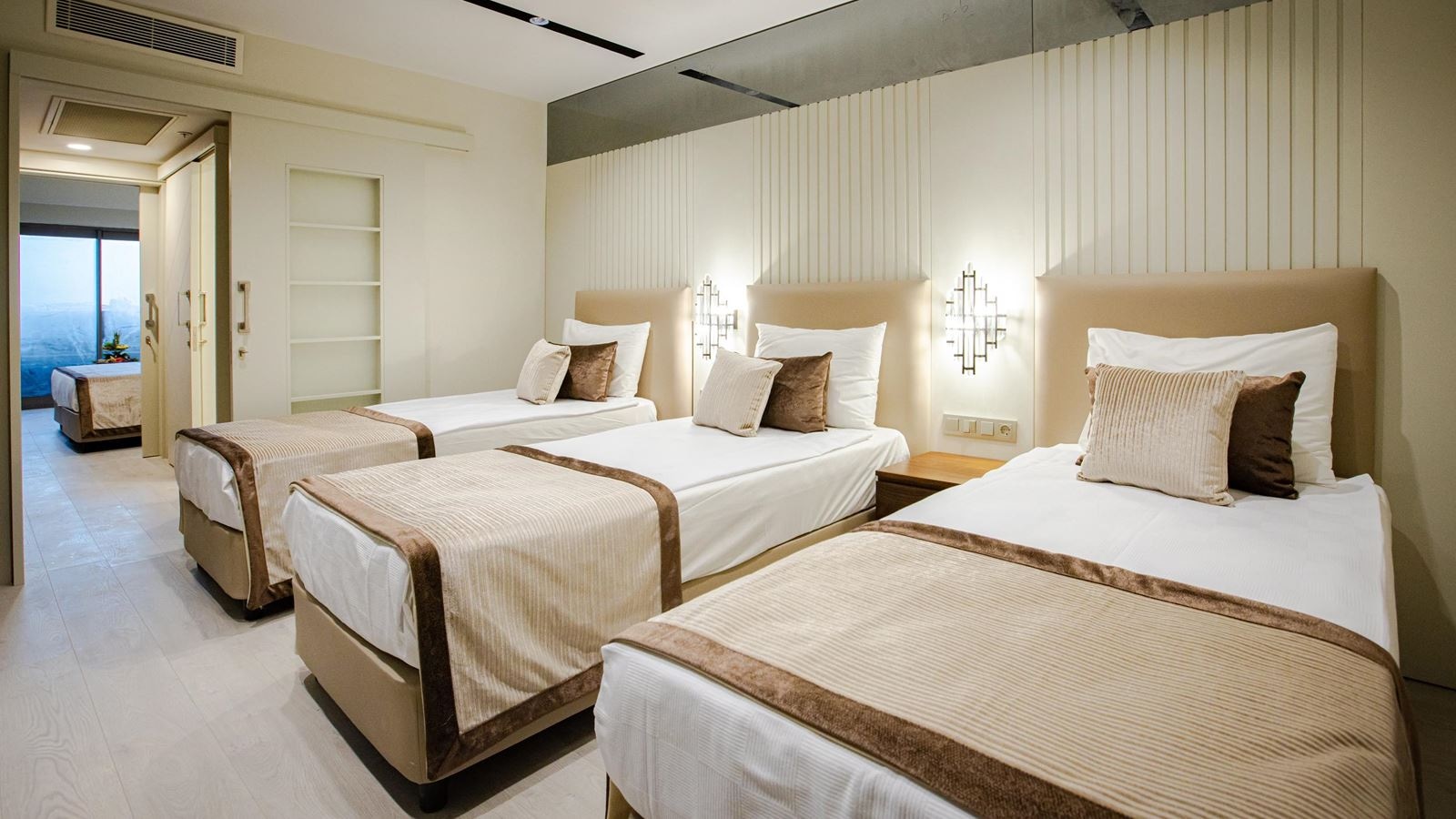 rooms-family-large-room