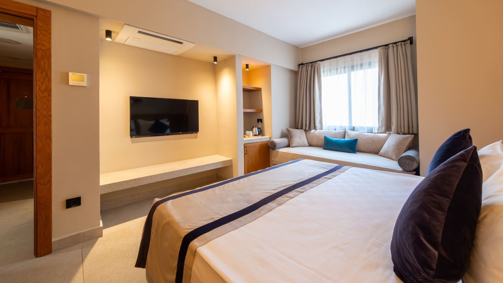 rooms-grand-deluxe-family-room