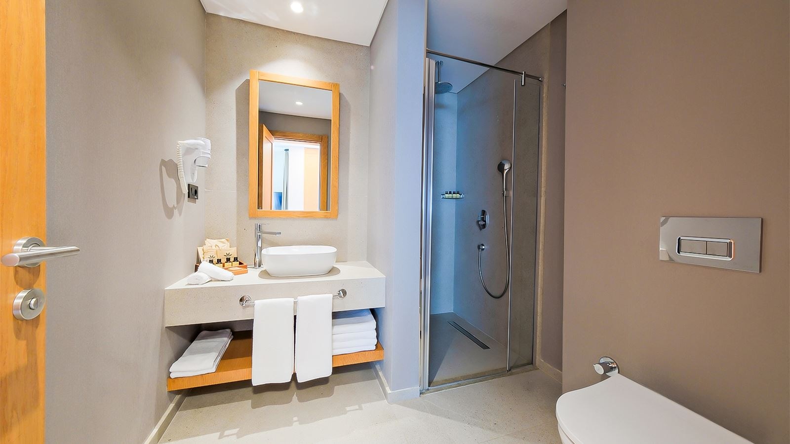 rooms-deluxe-family-room