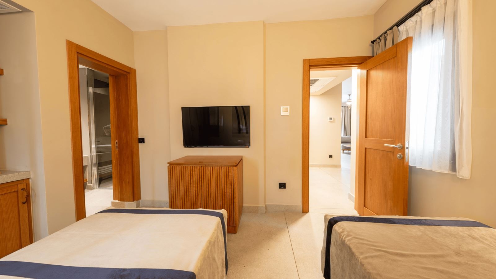 rooms-grand-deluxe-family-room