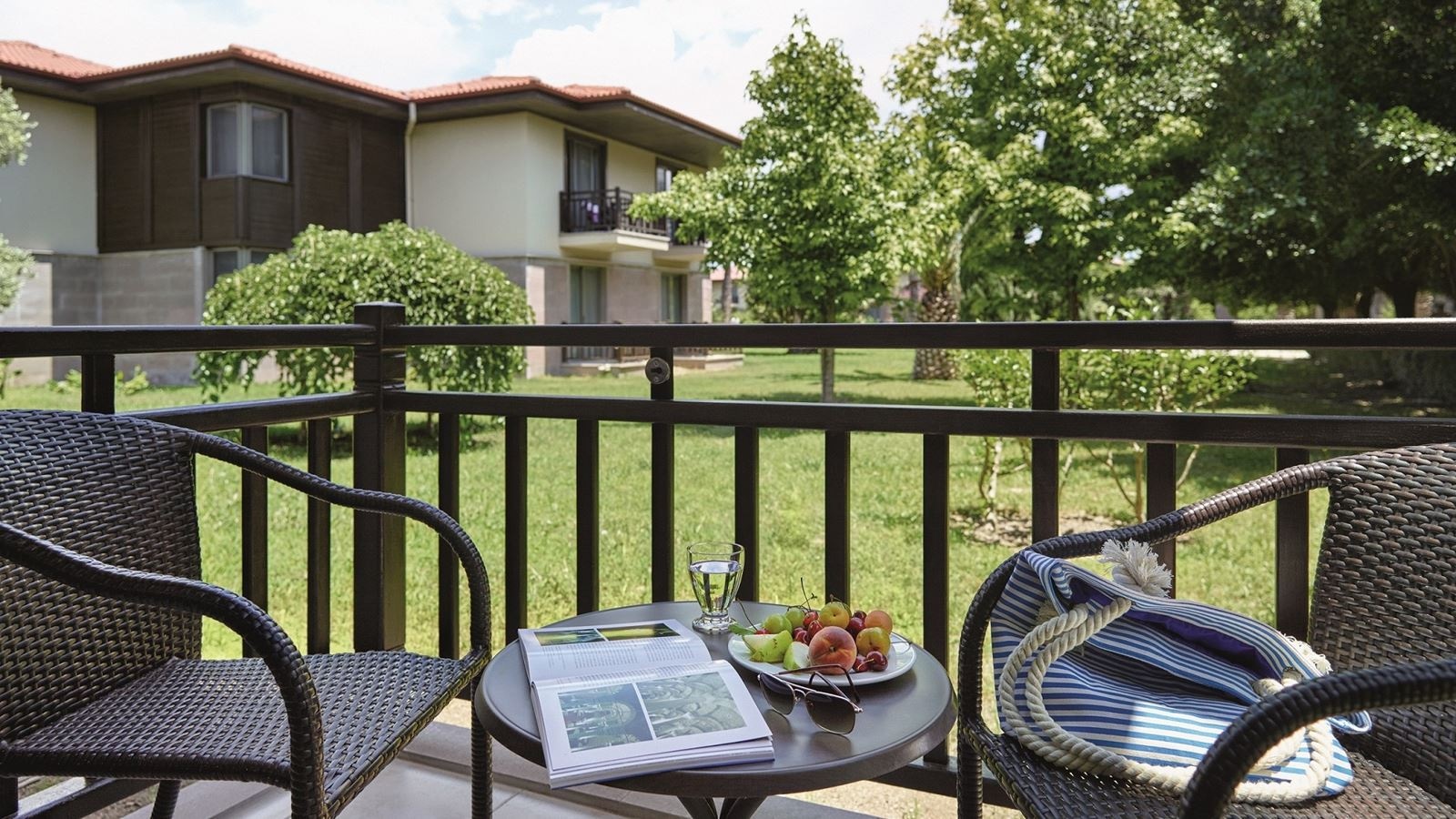 rooms-standard-land-view