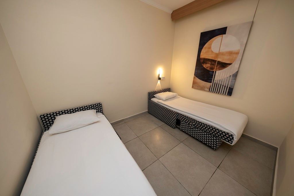 rooms-family-without-balcony-land-view