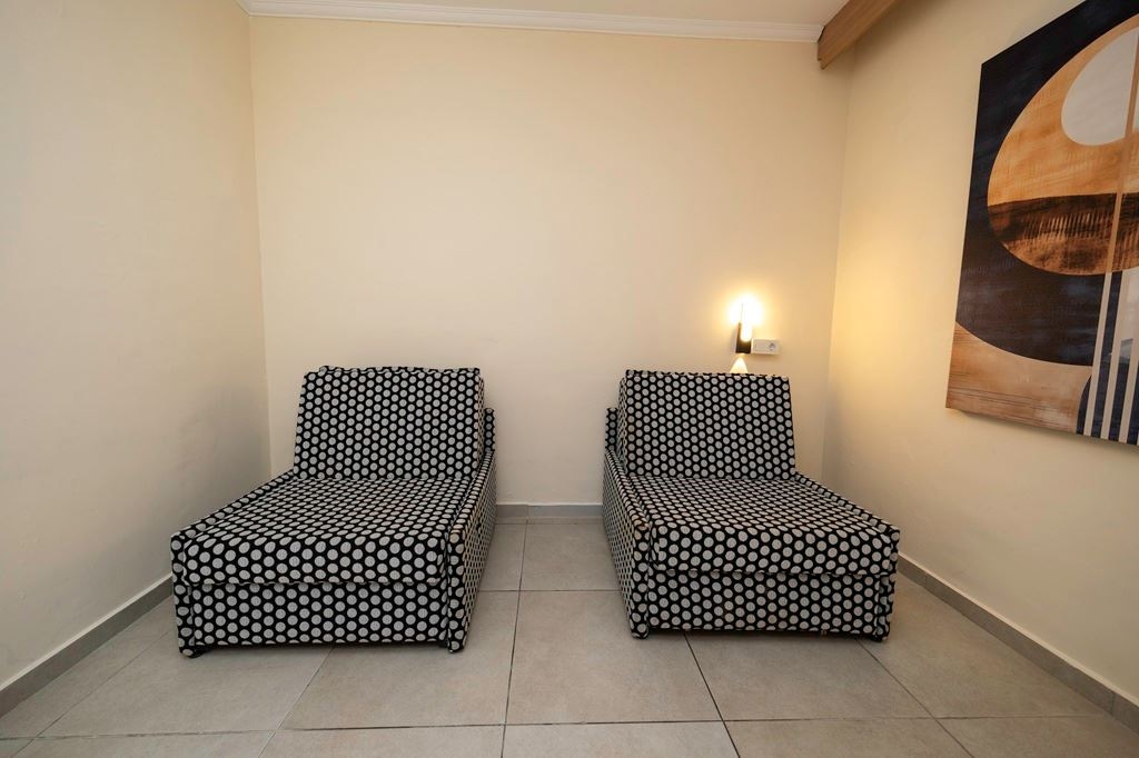 rooms-family-with-balcony-land-view