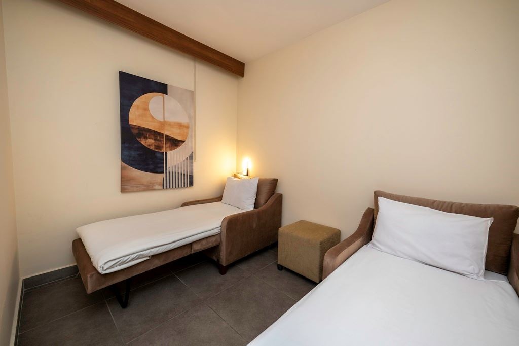 rooms-family-without-balcony-land-view