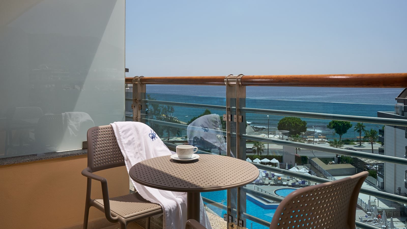 rooms-standard-room-side-sea-view
