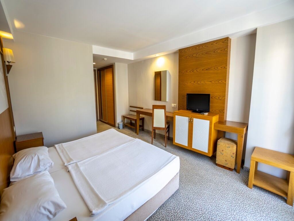 rooms-standard-room-side-sea-view