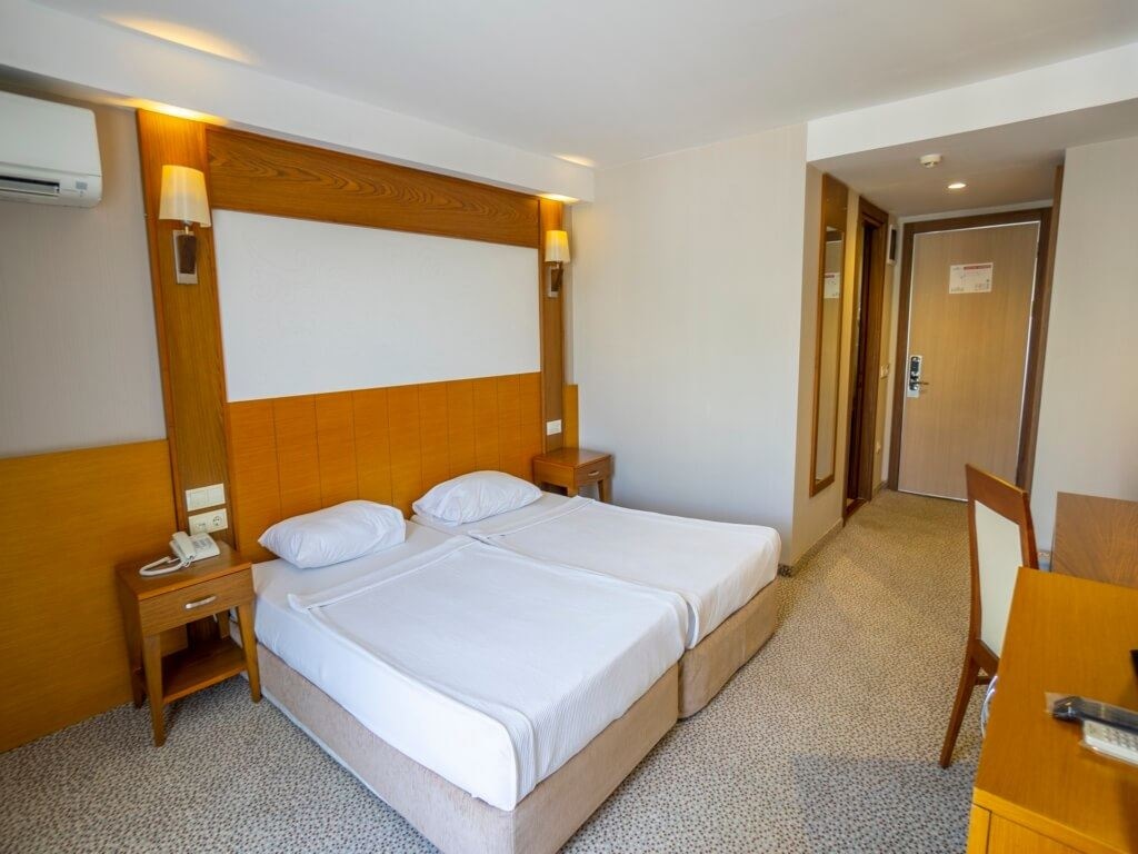 rooms-standard-room-side-sea-view